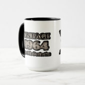 ヴィンテージ1964年 – 完全熟成 マグカップ (正面左)