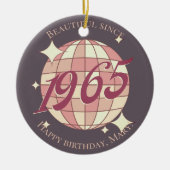 ヴィンテージ1965 60th誕生日レトロパープル セラミックオーナメント (正面)