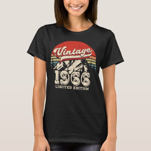 ヴィンテージ1966年誕生日レトロアウトドア60歳の誕生日 Tシャツ (正面)