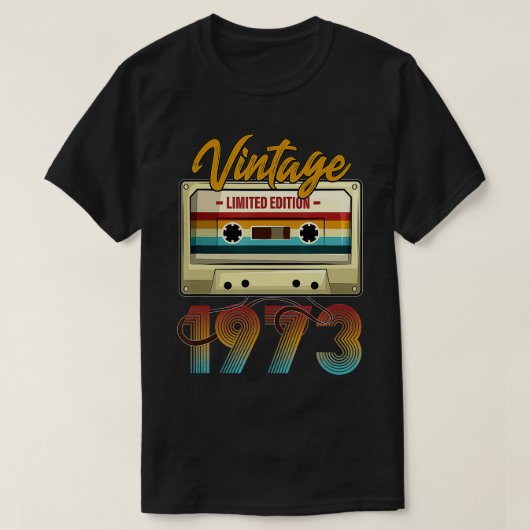 ヴィンテージ1973 49th誕生日カセットテー男性へプw tシャツ (デザイン正面)