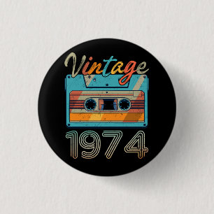 ヴィンテージ1974カセットテープレトロ49誕生日49 缶バッジ