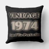 ヴィンテージ1974年 – 完全熟成 クッション (裏面)