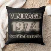 ヴィンテージ1974年 – 完全熟成 クッション (ブランケット)