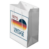 ヴィンテージ1975レトロストライプサン50誕生日 ミディアムペーパーバッグ (裏面アングル)