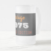 ヴィンテージ1975限定版50th誕生日ギフト フロストグラスビールジョッキ (正面右)