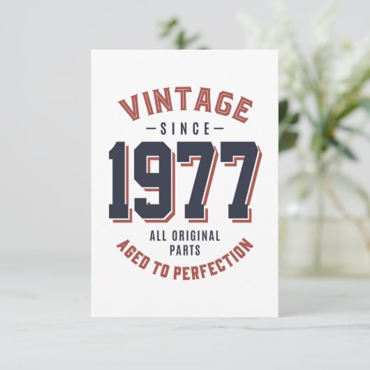 ヴィンテージ1977年の誕生日ギフト 出欠カード (スタンド正面)