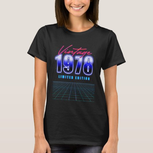 ヴィンテージ1978レトロ合成波美学 Tシャツ (正面)