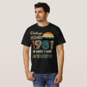 ヴィンテージ1981年12月Tシャツレトロスタイル誕生日 Tシャツ (正面フル)