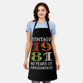 ヴィンテージ1981 40th誕生日引用文アイディア誕生日 エプロン (着用した状態)