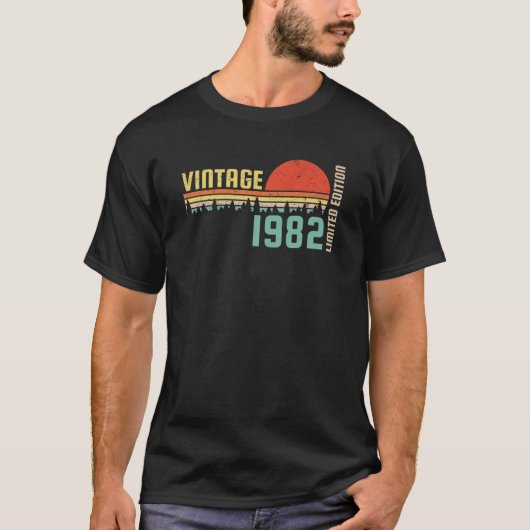 ヴィンテージ1982、40歳の誕生日プレゼント、レトロ限定Ed Tシャツ (正面)