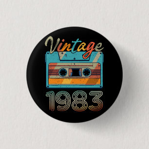 ヴィンテージ1983カセットテープレトロ40歳の誕生日40 缶バッジ