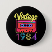 ヴィンテージ1984カラフルカセットテープ 缶バッジ (正面)