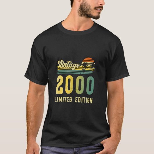 ヴィンテージ2000かわいい誕生日グラフィック Tシャツ (正面)