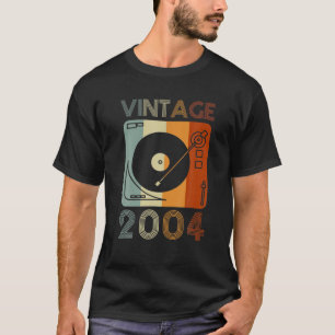 ヴィンテージ2004レトロレコードプレーヤー誕生日Vinyl DJ Tシャツ