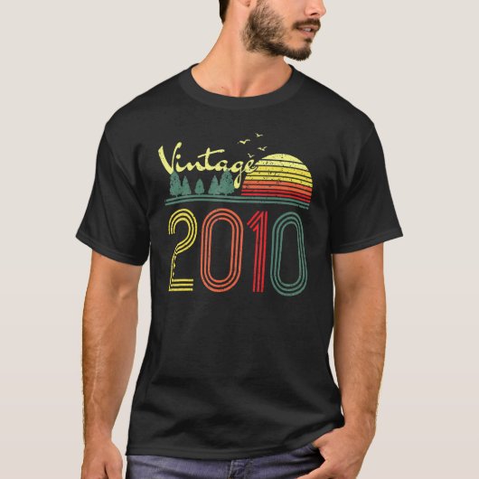 ヴィンテージ2010 2010年12誕生日12年 Tシャツ (正面)