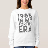 ヴィンテージ2025年の40歳のタイポグラフィ スウェットシャツ (正面)