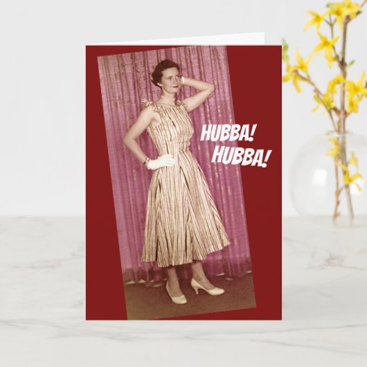 ヴィンテージ50の女性が彼女の物を見せる カード (黄色い花)