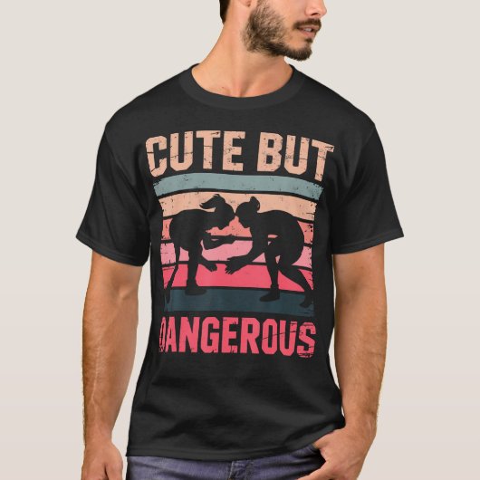 ヴィンテージ かわいいけど危険なレスラー女子 Tシャツ (正面)