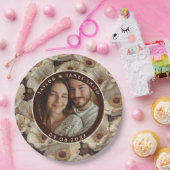 ヴィンテージ・アネモネのチャームが輝く裏庭の結婚式 ペーパープレート (パーティー)