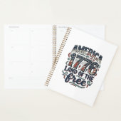 ヴィンテージ アメリカ 1776 自由の国Tシャツ デザイン プランナー手帳 (ディスプレー)