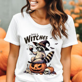 ヴィンテージ・アライグマ・ハロウィン・デザイン「Drink Up Witches」 Tシャツ