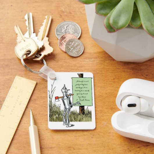 ヴィンテージ オズの魔法使い、錫の樵人が看板を読む キーホルダー (デスク)