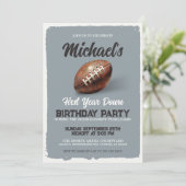 ヴィンテージ グレー サッカー テーマ 1歳 誕生日パーティー 招待状 (スタンド正面)