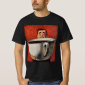 ヴィンテージ コーヒーの巨大なカップを飲む幸せな男性 Tシャツ (正面)