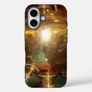 ヴィンテージ ゴールデン サモワール 伝統ある紅茶ポット アートプリント iPhone 16ケース