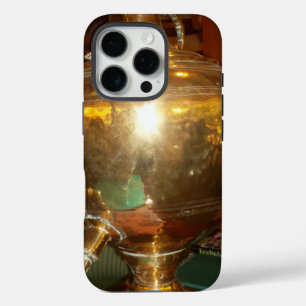 ヴィンテージ ゴールデン サモワール 伝統ある紅茶ポット アートプリント iPhone 16 PROケース