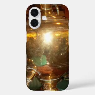 ヴィンテージ ゴールデン サモワール 伝統ある紅茶ポット アートプリント iPhone 16ケース
