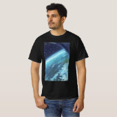 ヴィンテージ サイエンス フィクション、星空の下の地球 Tシャツ (正面フル)