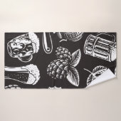 ヴィンテージ・スタイレットのビールのシームレスなパターン、バックグロ バスタオル (バスタオル)