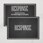 ヴィンテージ タイポグラフィー ブラックボード ウェディング RSVP カード (正面/裏面)