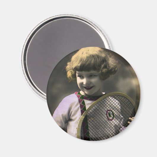 ヴィンテージ テニス スポーツ、ラケットを持つ幸せな少女 マグネット (正面/裏面)