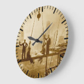 ヴィンテージ ニューヨークシティ 鉄骨作業員のお昼休み ラージ壁時計 (傾斜)
