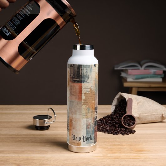 ヴィンテージ ニューヨーク アーバン コラージュ アート ウォーターボトル (コーヒー (回転後))