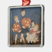 ヴィンテージ ハロウィン、かぼちゃを持つ子供たち メタルオーナメント (左)