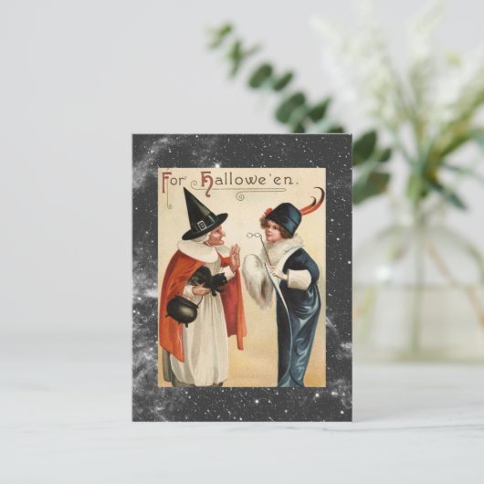 ヴィンテージ ハロウィン 古老の魔女とスタイリッシュな女性 ポストカード (スタンド正面)