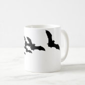 ヴィンテージ ハロウィン 飛翔する黒いコウモリ コーヒーマグカップ (正面右)