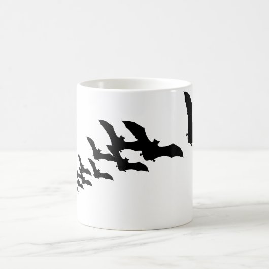 ヴィンテージ ハロウィン 飛翔する黒いコウモリ コーヒーマグカップ (中央)