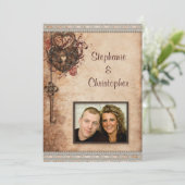 ヴィンテージ ハーツ ロック アンド キー フォト ウェディング 招待状 (スタンド正面)