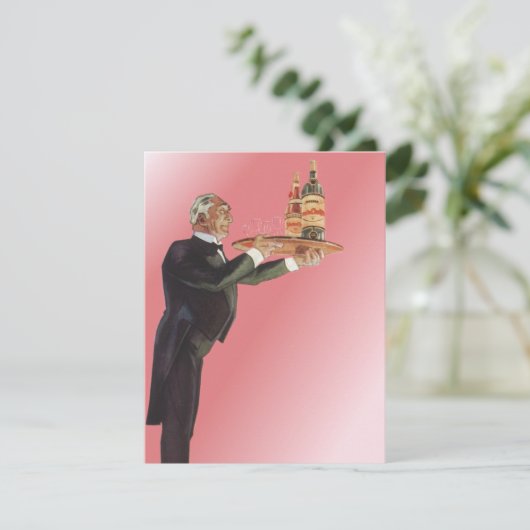 ヴィンテージ・バトラーがタキシードで盆にワインを運ぶ (スタンド正面)