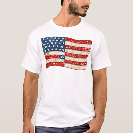 ヴィンテージ・パッチワークアメリカ国旗 | 愛国的な赤白青 Tシャツ (正面)