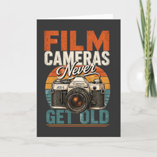 ヴィンテージ フォトグラフィー フィルム カメラは古くならないTシャツ カード