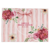 ヴィンテージ フラワール コケッテ ピンクの弓をあしらったウェディングシャワーのお祝い ラージペーパーバッグ (裏面)