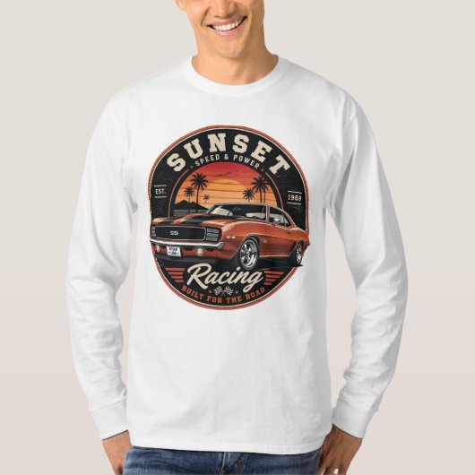 ヴィンテージ マッスルカー バッジ デザイン Tシャツ (正面)