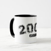 ヴィンテージ レトロ 2004 グランジ Est. Established グラフィック マグカップ (正面左)