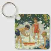 ヴィンテージ 子供たちがおもちゃの帆船で夏の池で遊ぶ キーホルダー (正面)