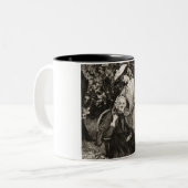 ヴィンテージ 年配の母と娘 ツートーンマグカップ (正面左)